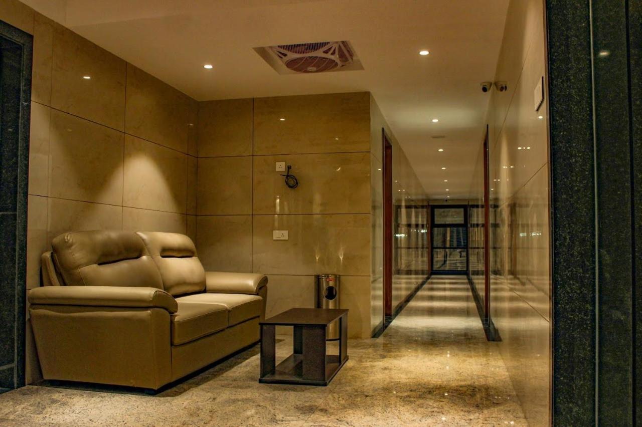 Rr Mount Elite Suites チェンナイ エクステリア 写真